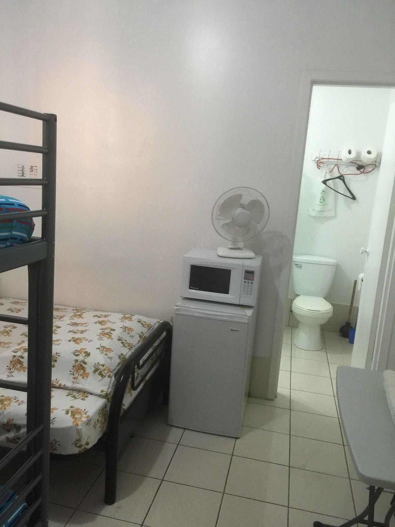 University Apartment Торонто Экстерьер фото