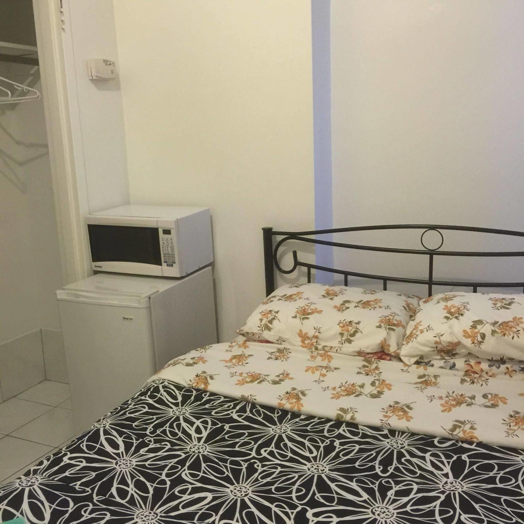 University Apartment Торонто Экстерьер фото