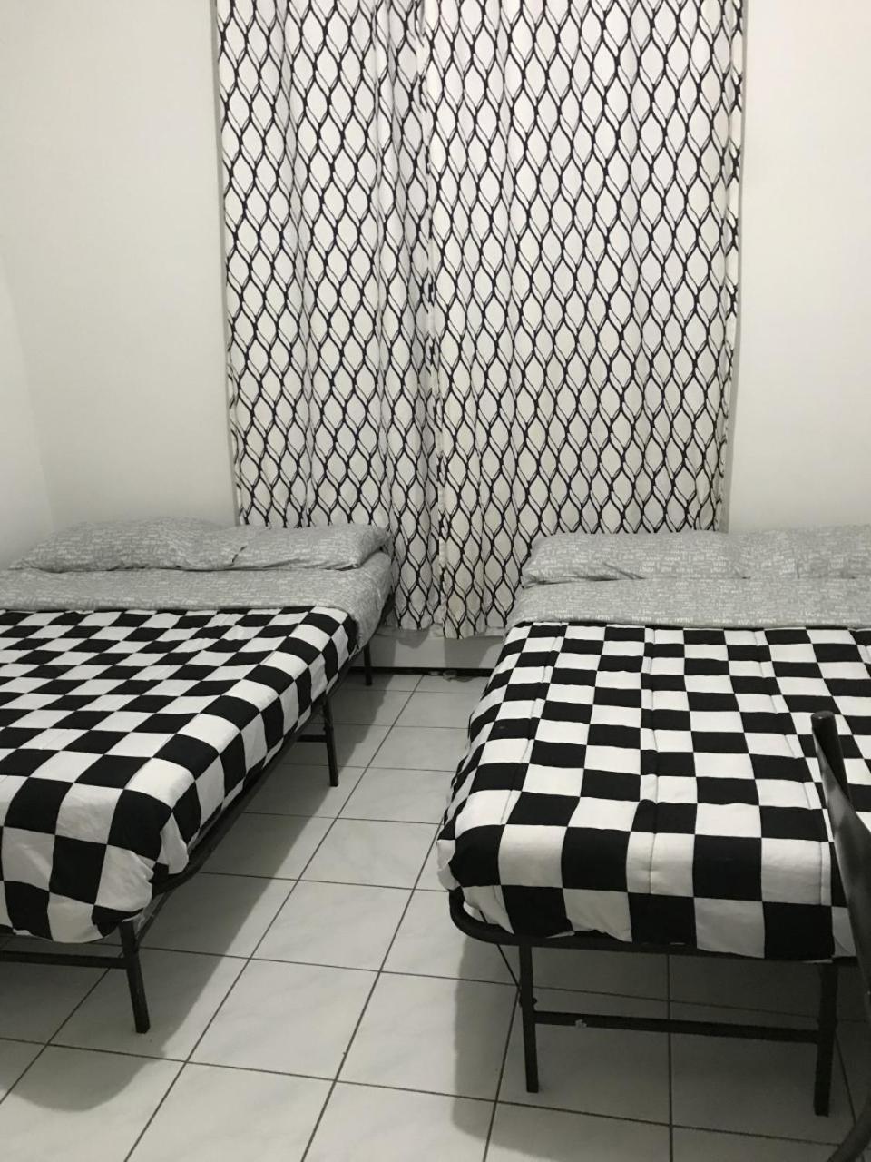 University Apartment Торонто Экстерьер фото