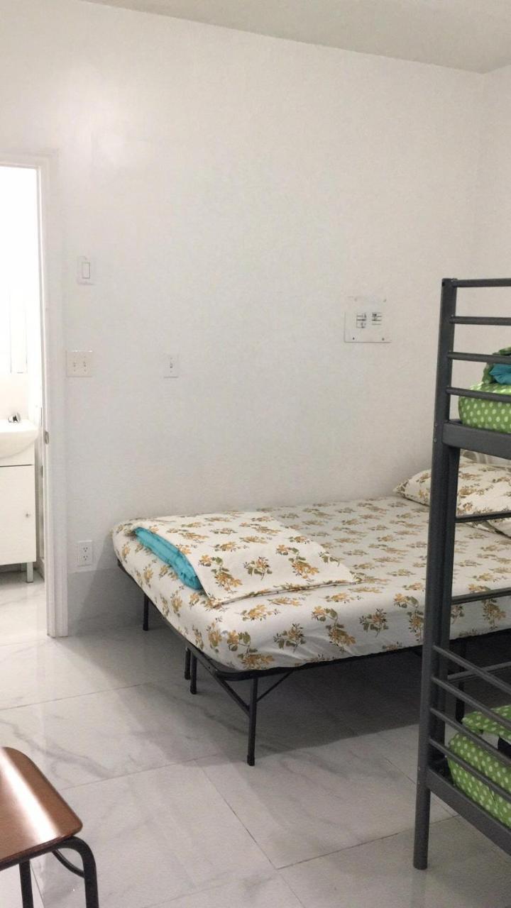University Apartment Торонто Экстерьер фото