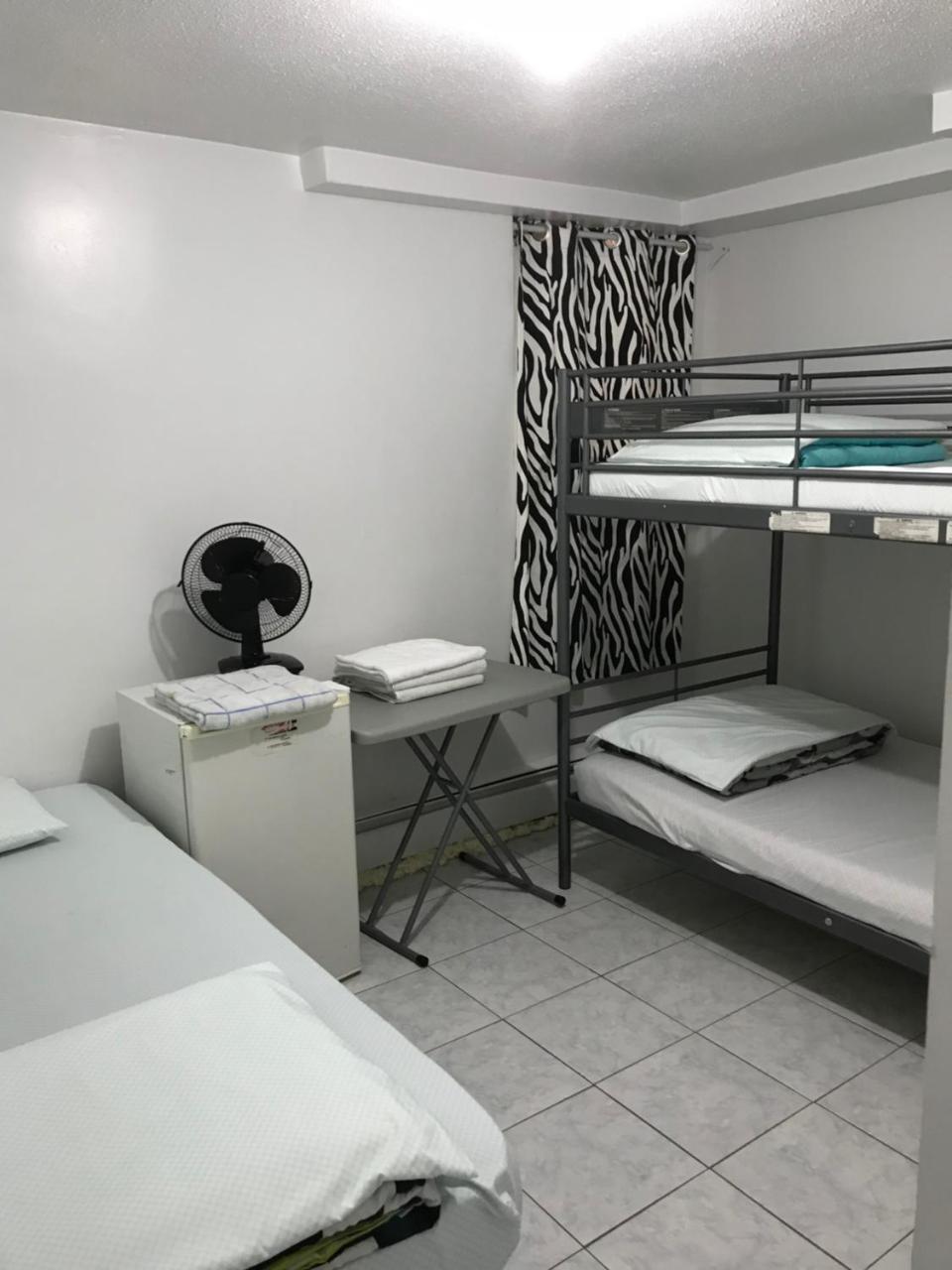 University Apartment Торонто Экстерьер фото